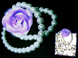 Colar pequeno, celeste, flor lilás